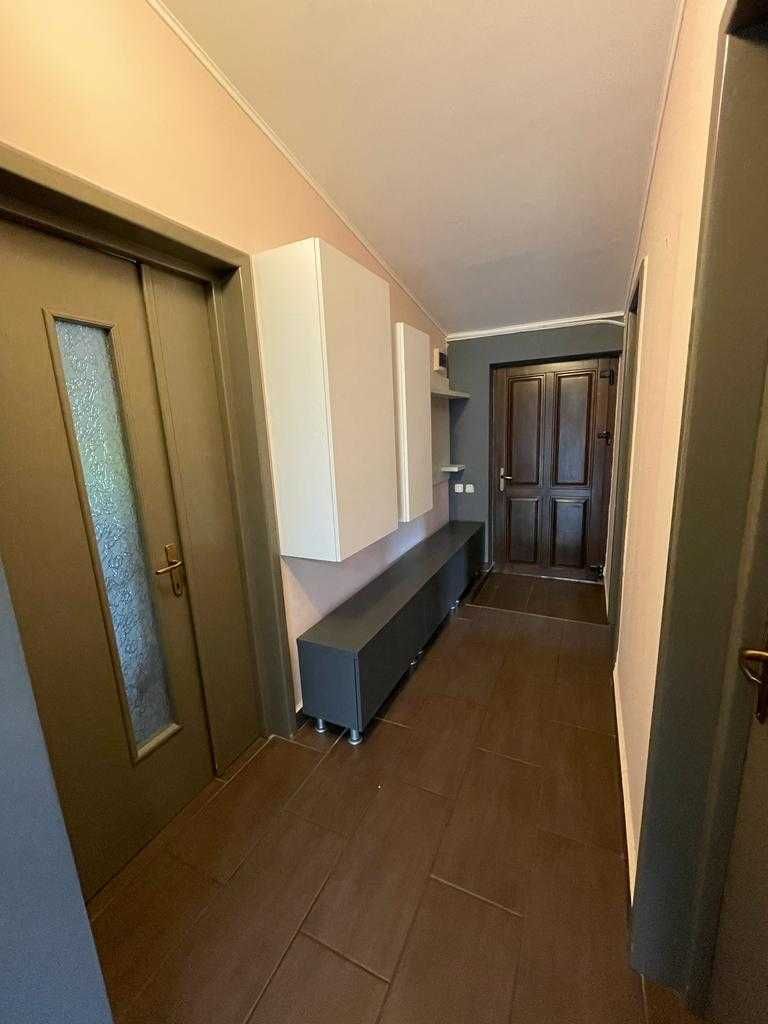 Vand apartament 3 camere situat la casa, zona Cheile Baciului