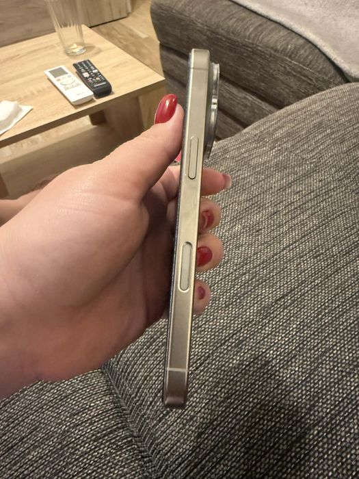 Iphone 16 pro 256 GB с оставаща 1 година гаранция