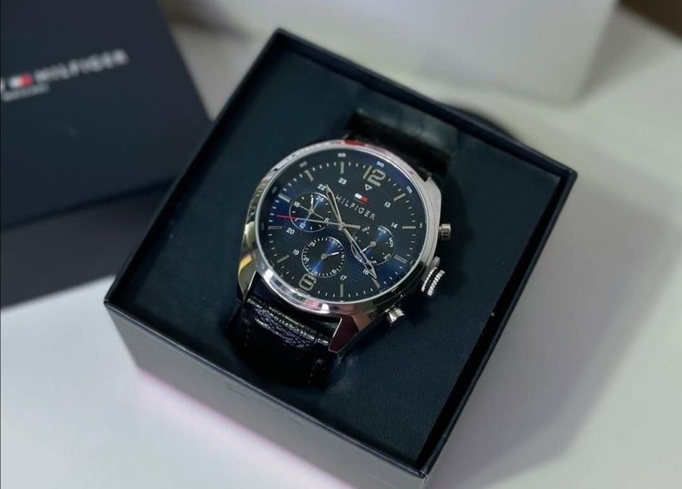 Продам часы TOMMY HILFIGER новые