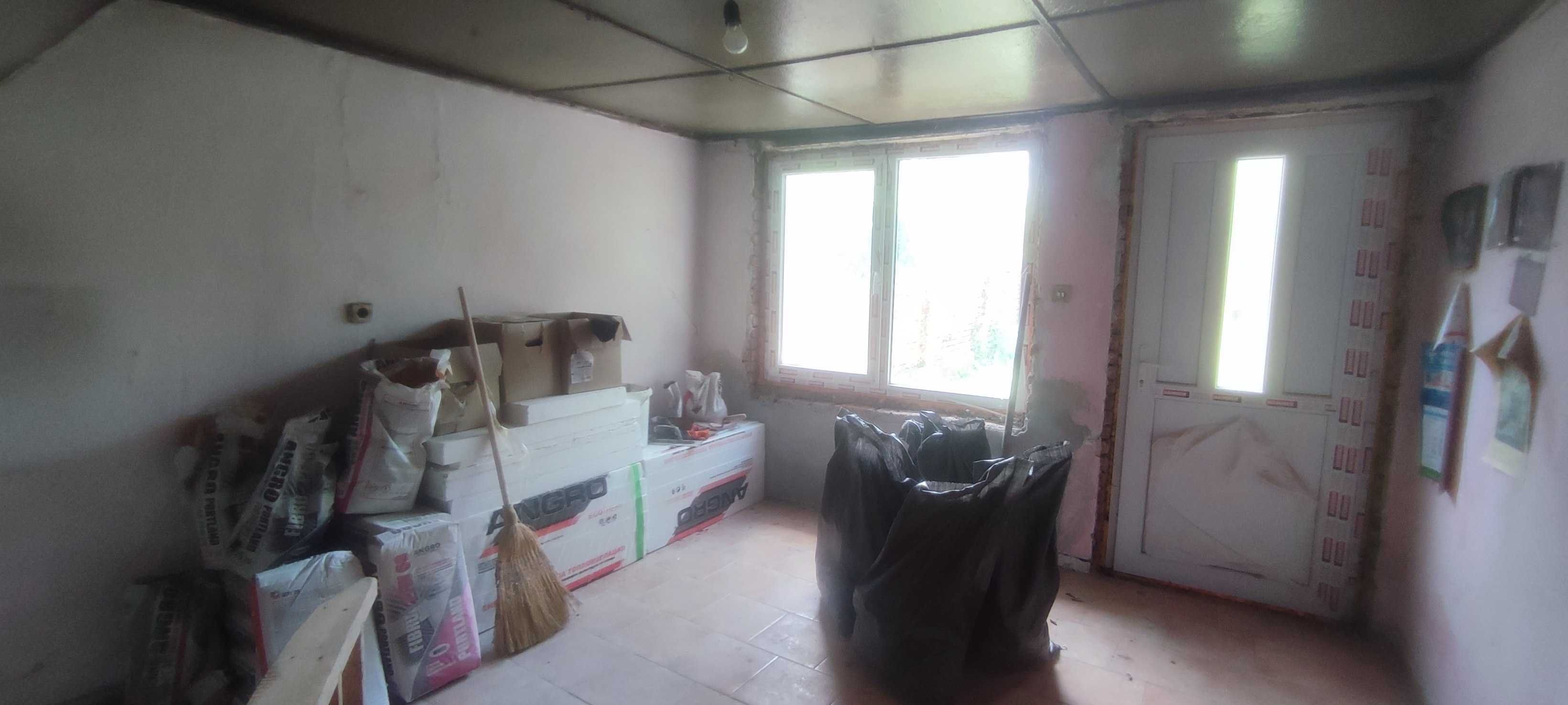 Продава се къща с голям двор в с. Русаля, обл. Велико Търново