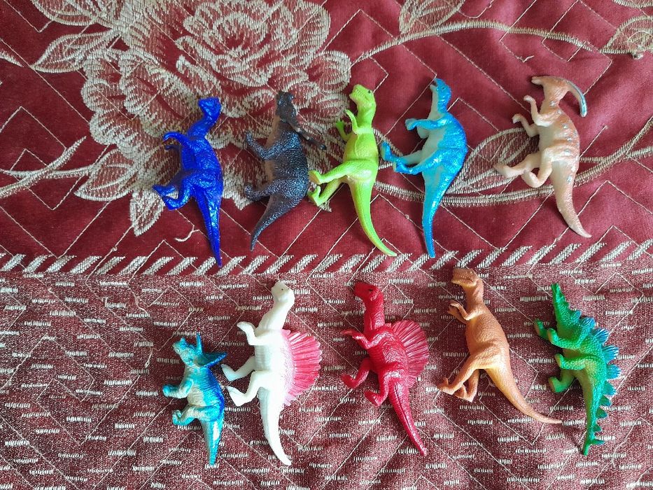 Игрушки динозавр, каждая по 500 тг