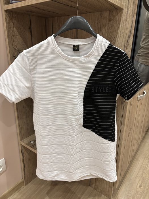 Бяло-черна тениска