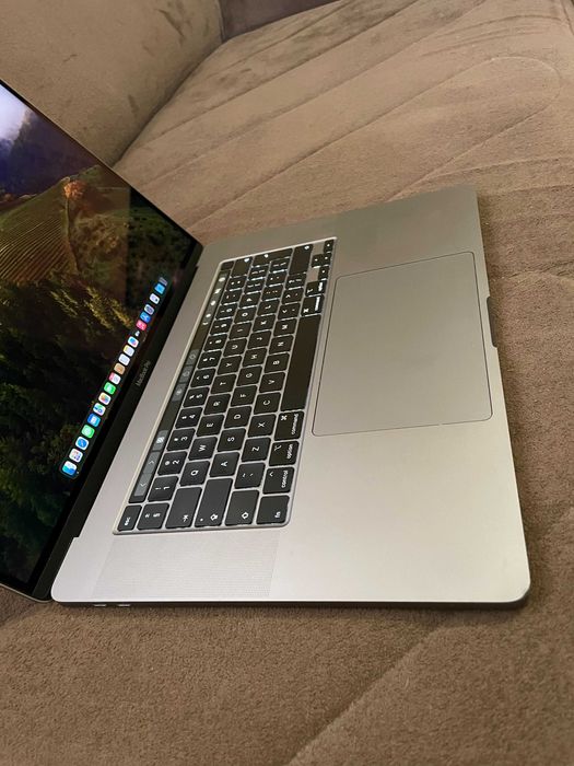 16" Core i7 MacBook Pro A2141 (2019) Space Gray-i7/16GB RAM/512GB SSD