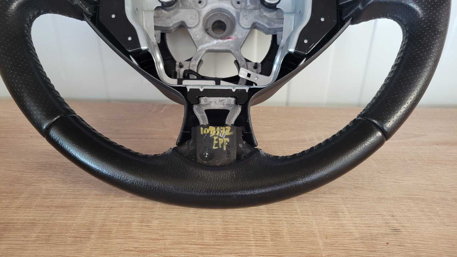 Продавам отличен кожен волан за Nissan Juke 2010 - 2020