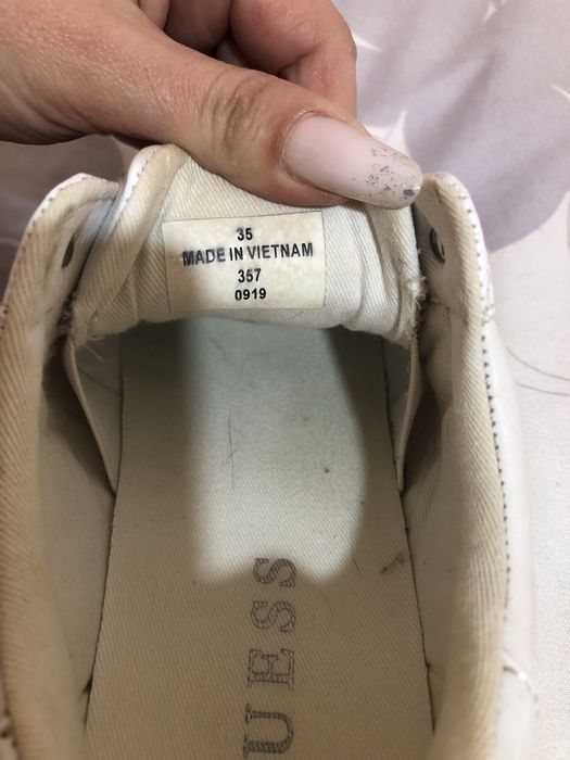 Adidasi GUESS marimea 35 originali