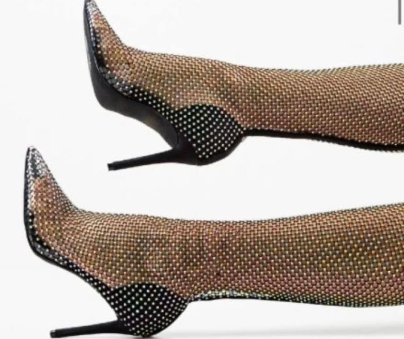 Чизми с камъни .