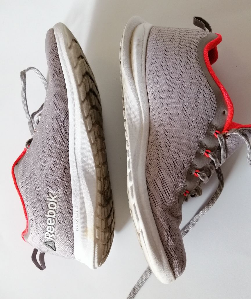 Маратонки Рийбок 37, Найк 37.5, Scechers 40, Converse 39 размер