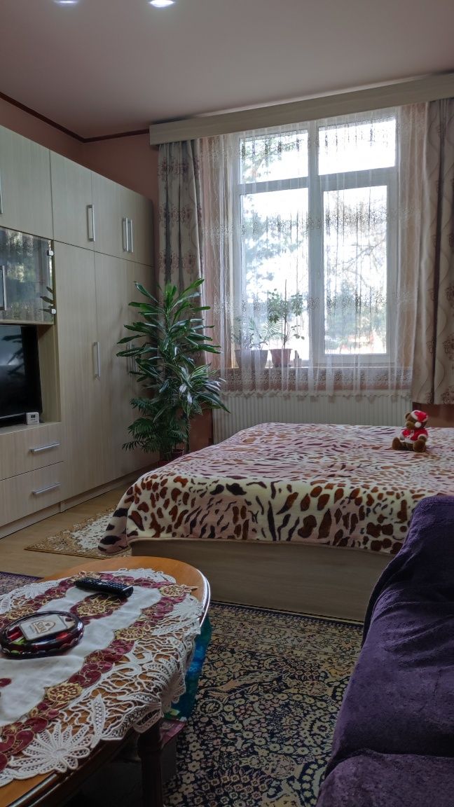 Vând apartament  2 camere situat zonă centrală