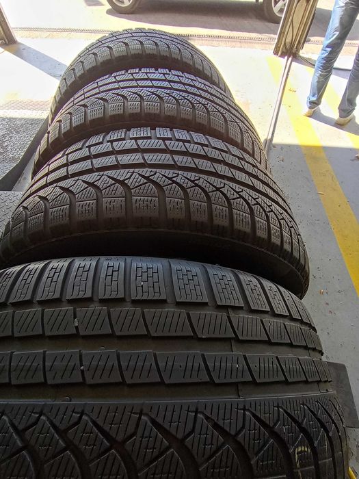 Vând anvelope Pirelli 235.50.19