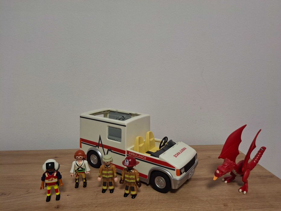 Vand lot cu 6 jucarii Playmobil