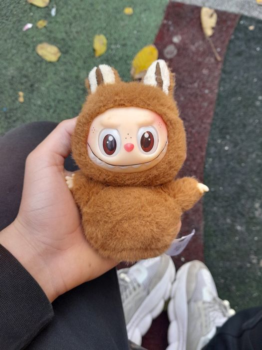 Labubu pop mart vând urgent