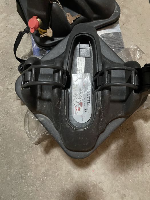 Магнитен багажник за    два     чифта  ски! И още един но без ключалки