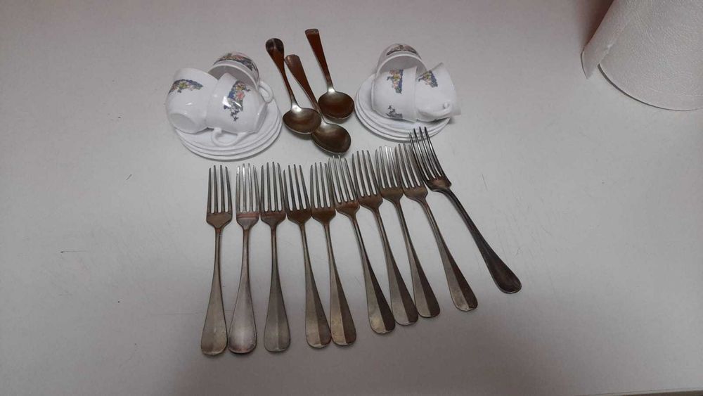 Cesti cafea din arcopal si furculite din alpaca