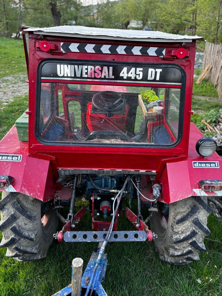 Tractor universal 445DT