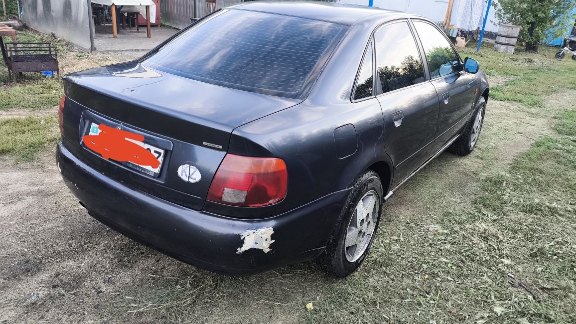 Автомобиль ауди а4