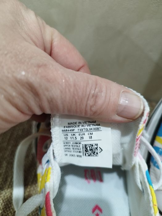 Продам кеды для девочки