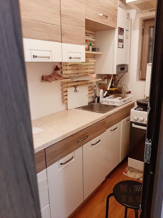 Vând garsonieră etaj 1,  2 camere, zona Omv - Kaufland