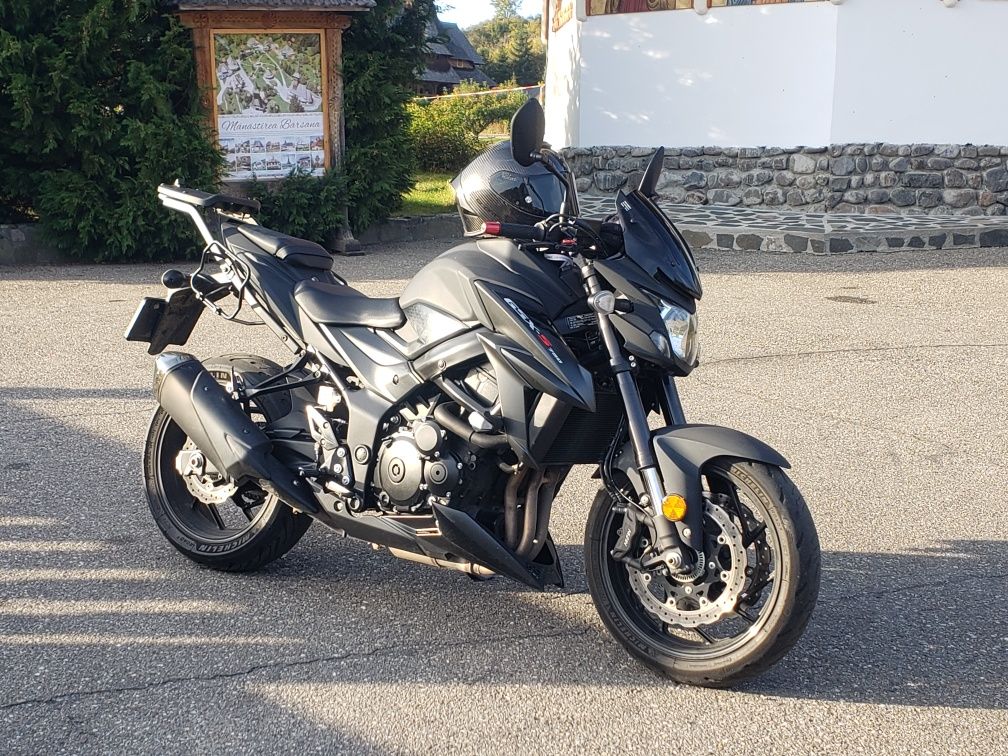 Suzuki GSXS 2021