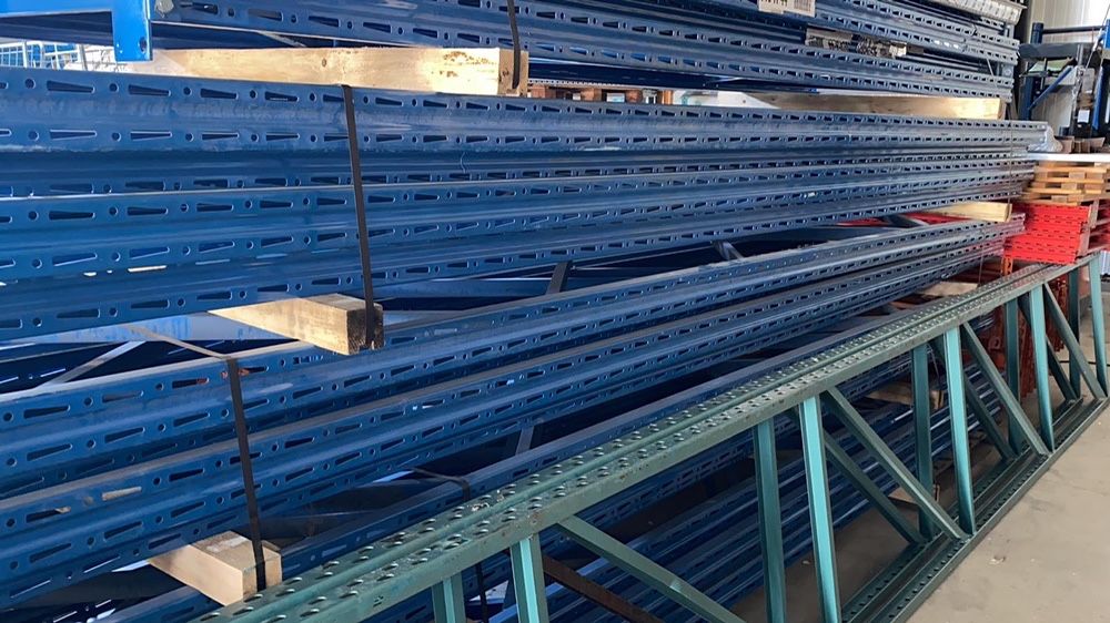 Складово оборудване стелажи ролки мотокари