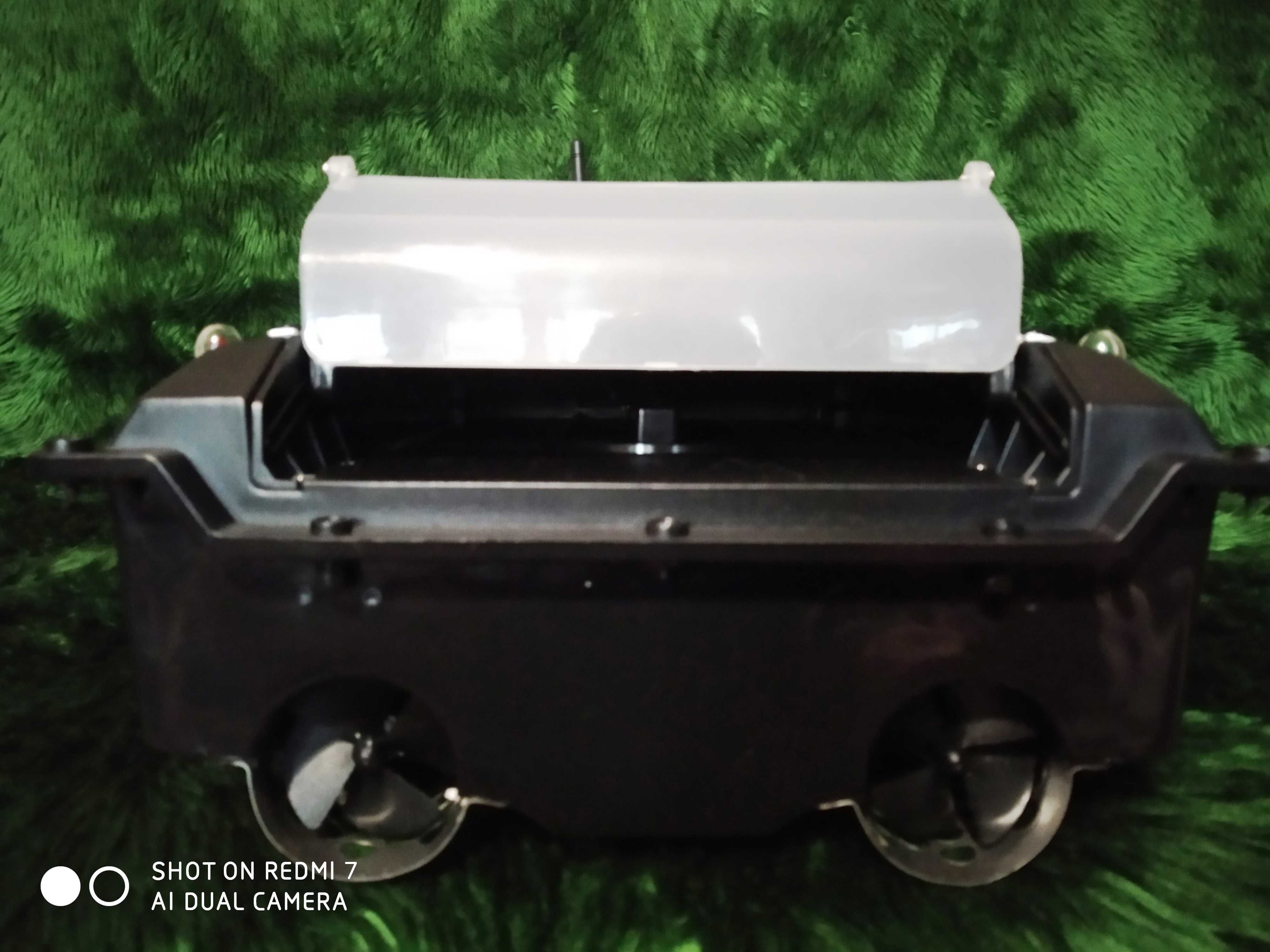 Лодка за захранка с GPS,компас.автопилот,Li батерия 3,7V 20A