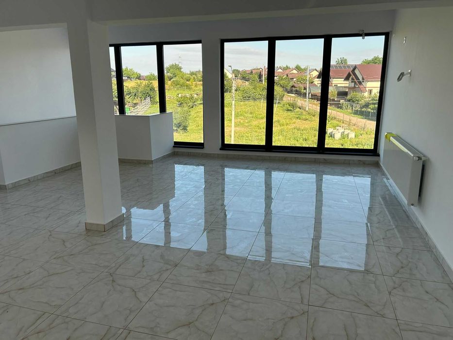 Spațiu Comercial Modern de Închiriat - 240 mp Utili, 3 Etaje, DJ248