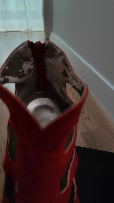 Sandale închise din piele naturală întoarsă