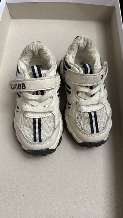 Детский кроссовка