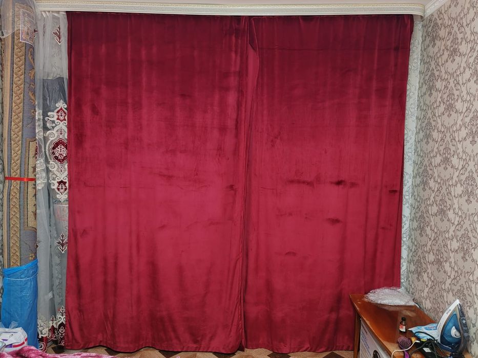 Продам шторы красный цвет