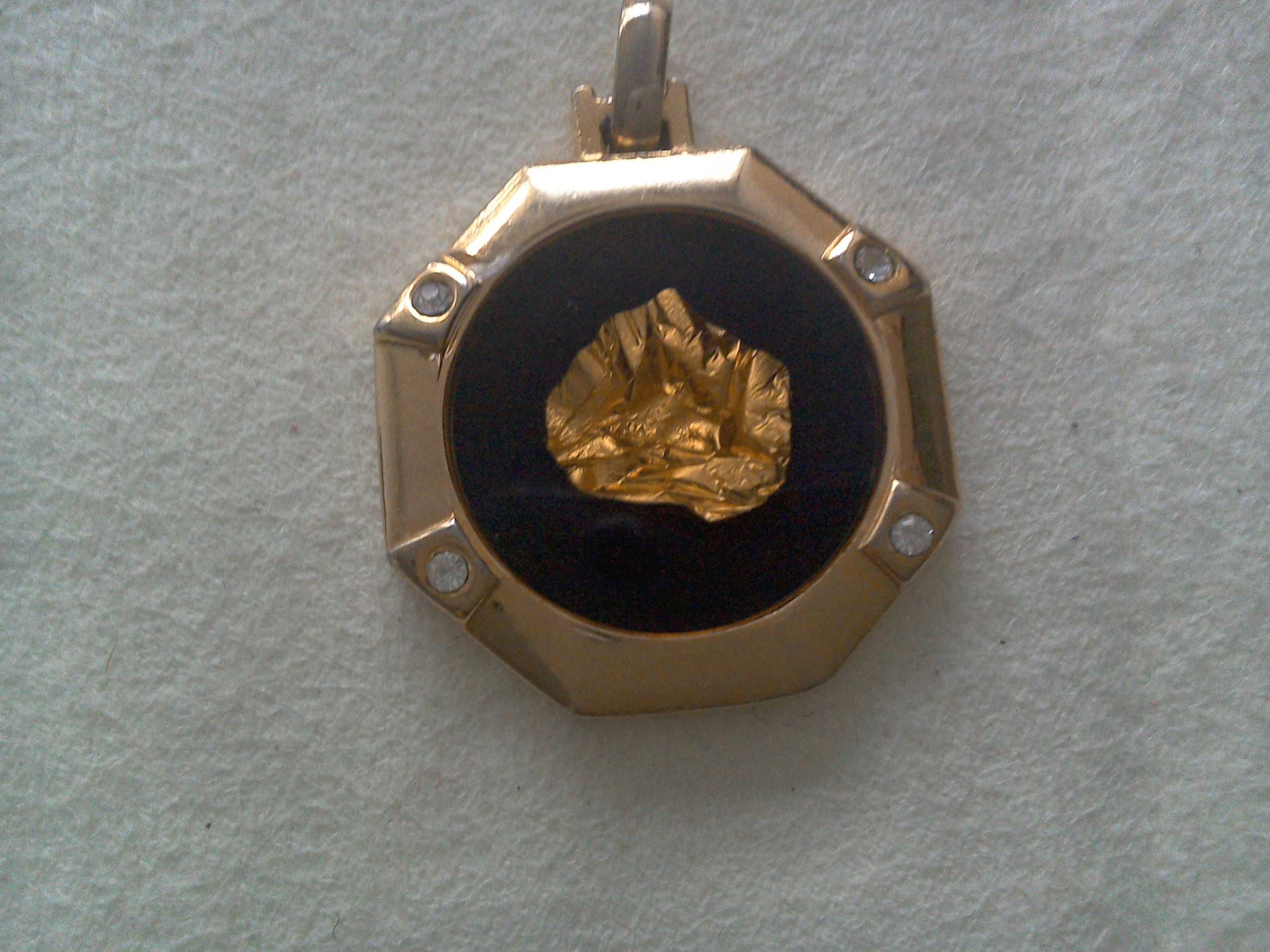 Pandant, medalion, grăunte aur 24 K marcat, email și diamante, 28x22mm