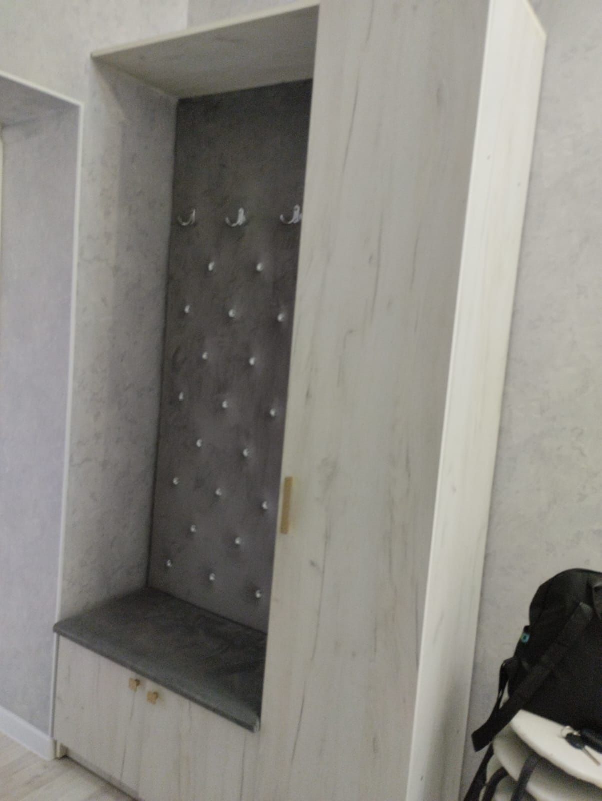 Продам стильную  прихожую
