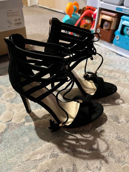 Sandale noi colecția Star Collection Deichmann mărimea 37