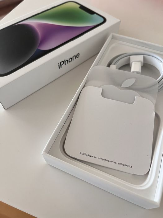 Iphone 14 (Отлично състояние) Midnight + Кутия и Кабел