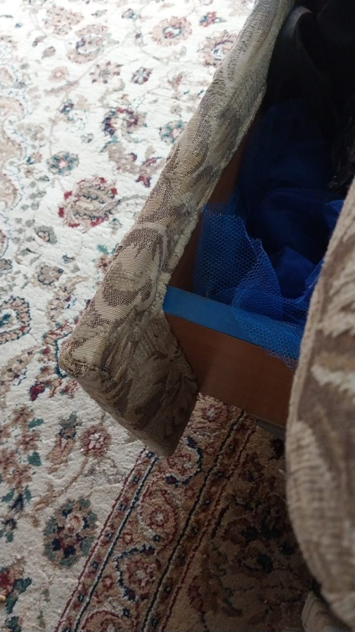 Диван продам. Срочно