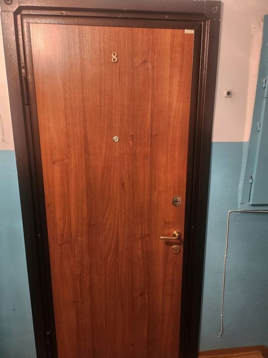 Продам входную дверь