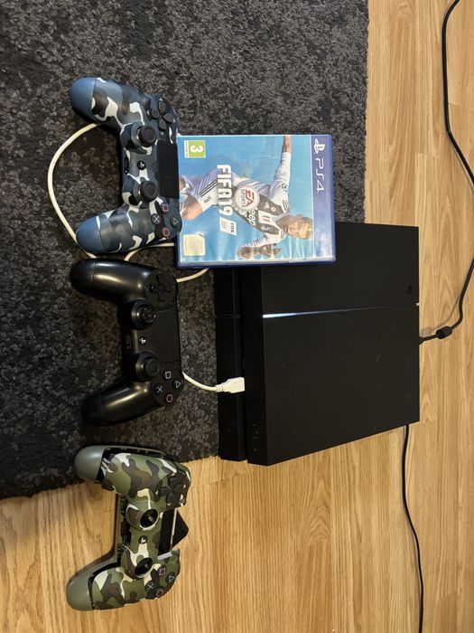 Playstation 4 1 TB+2 Manete+Fifa 19