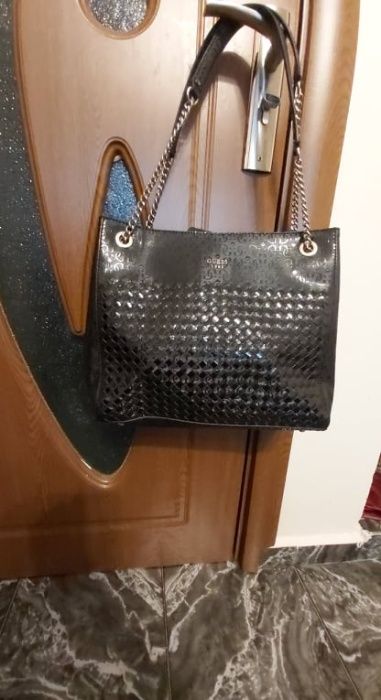Guess-дамска чанта