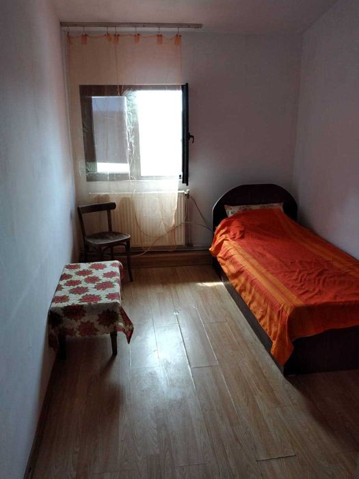 Eroii Revolutiei-statia STB George Bacovia,cam vila 700 de lei lunar