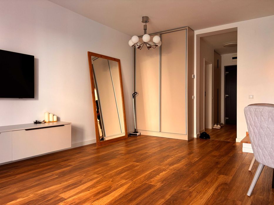 De închiriat casă nouă de locuit cu 3 camere mobilate