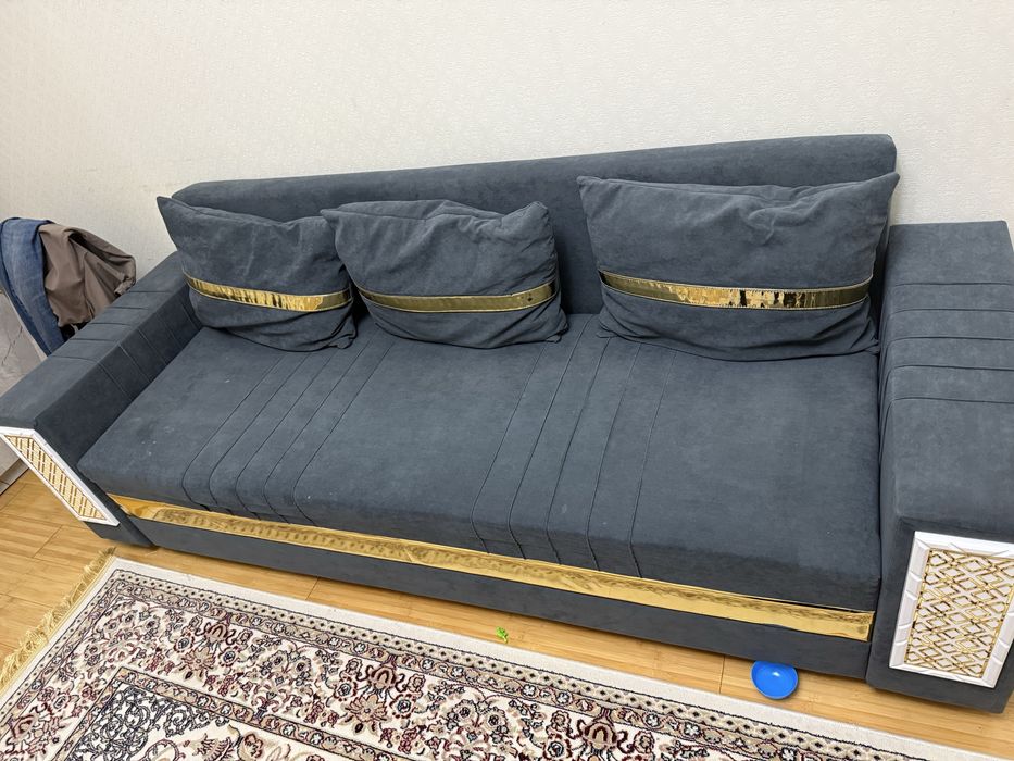 Продается диван. В отличном состоянии.