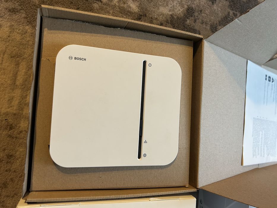 Bosh Смарт контролер и 4 бр термостати