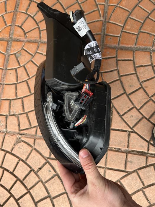 Огледало за Skoda Octavia 4