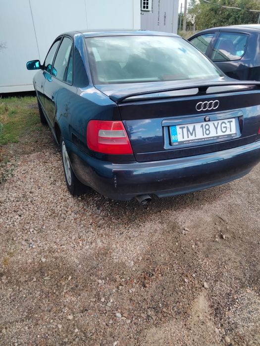 De vanzare: Audi A 4 motor defect