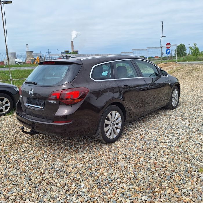Opel Astra J 2012 motor 1.7 cdti EcoFlex model Cosmo