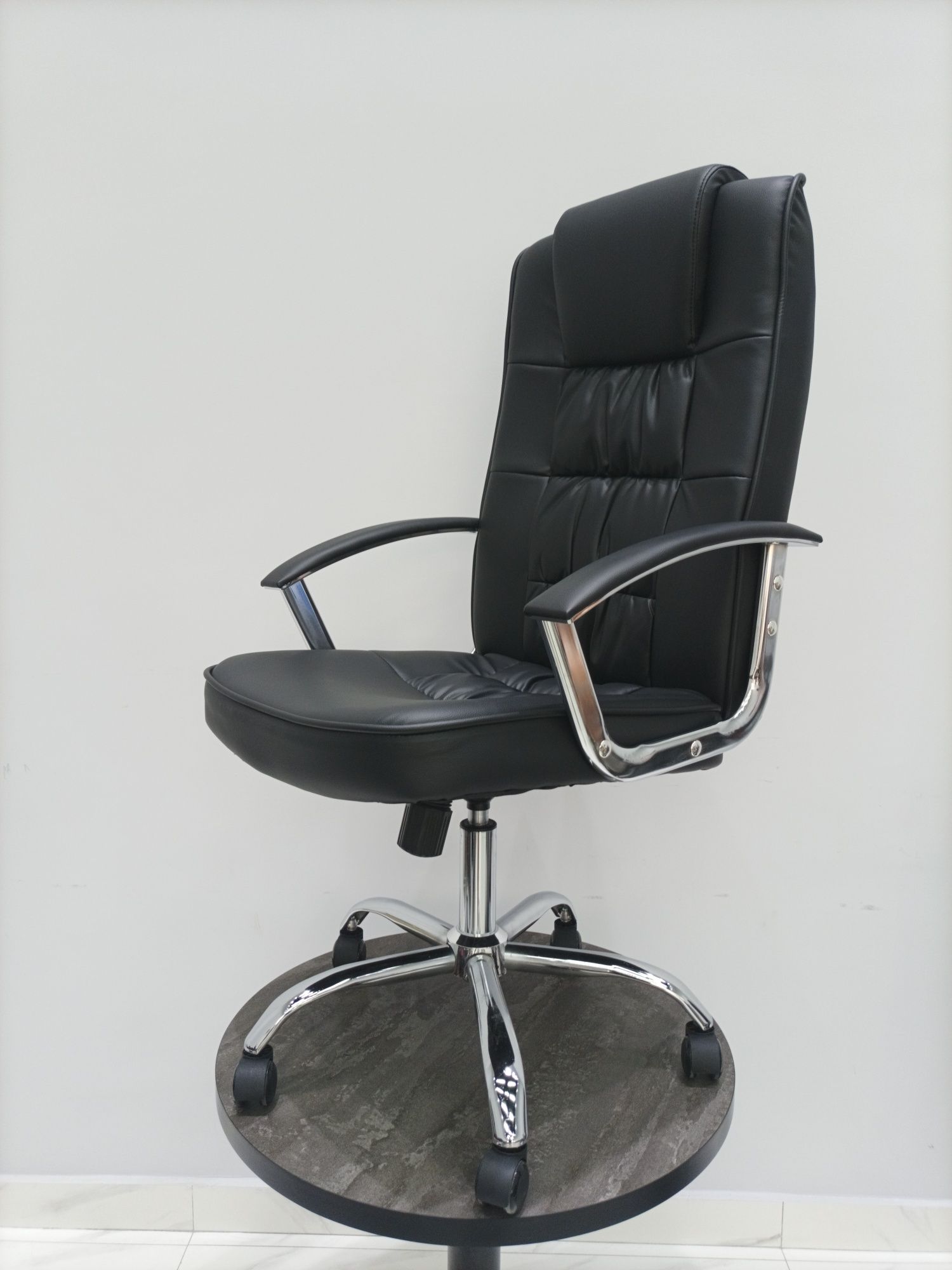 Офисное кресло LEO black  , кресло для руководителей