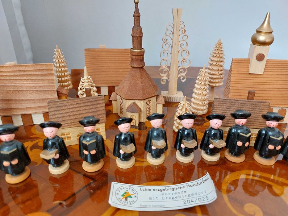 Scena colindatori sculpturi lemn Erzgebirge Germania