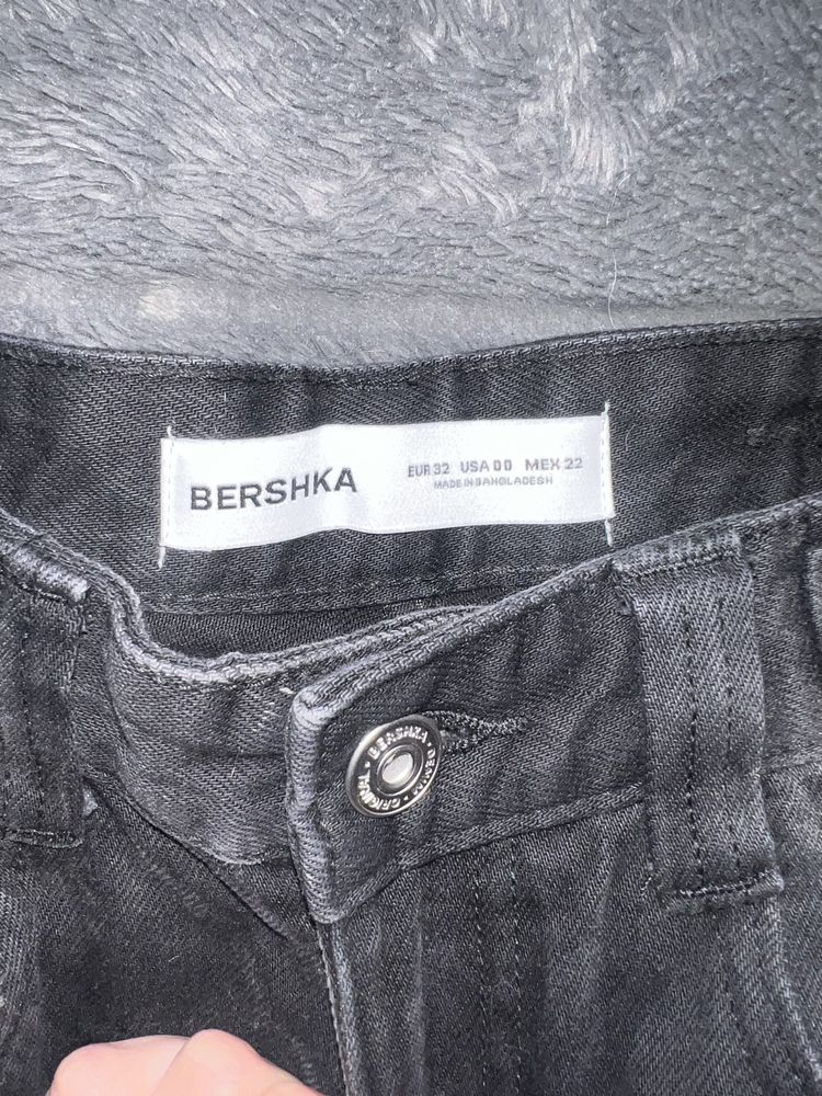 Продавам дънки bershka
