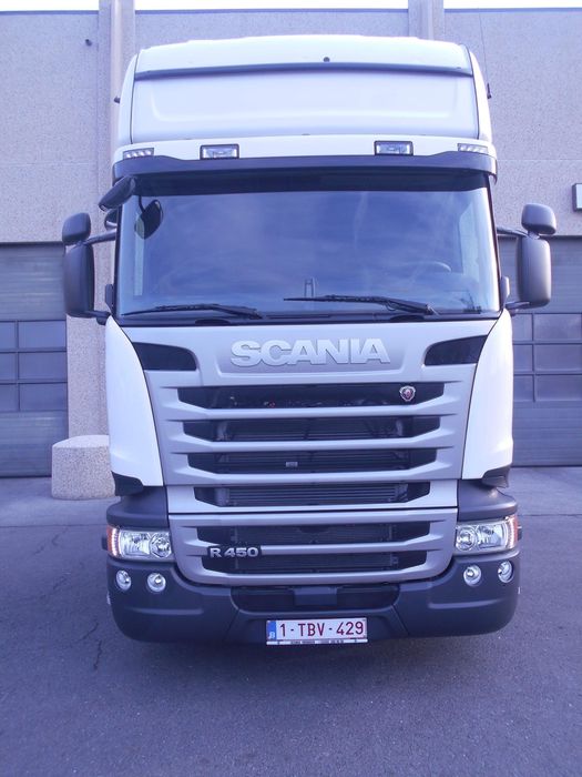 Влекач Scania R 450