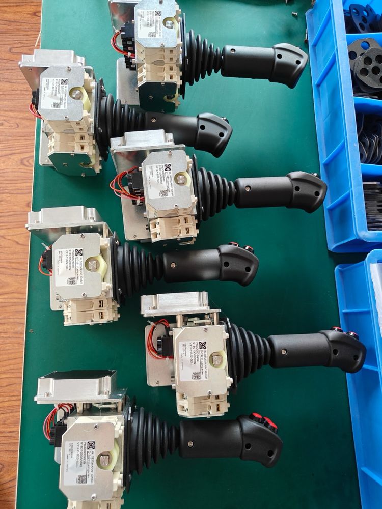 Командоконтроллер  V11LP-B22A-5D-02ZC+02ZC-A0500C01
