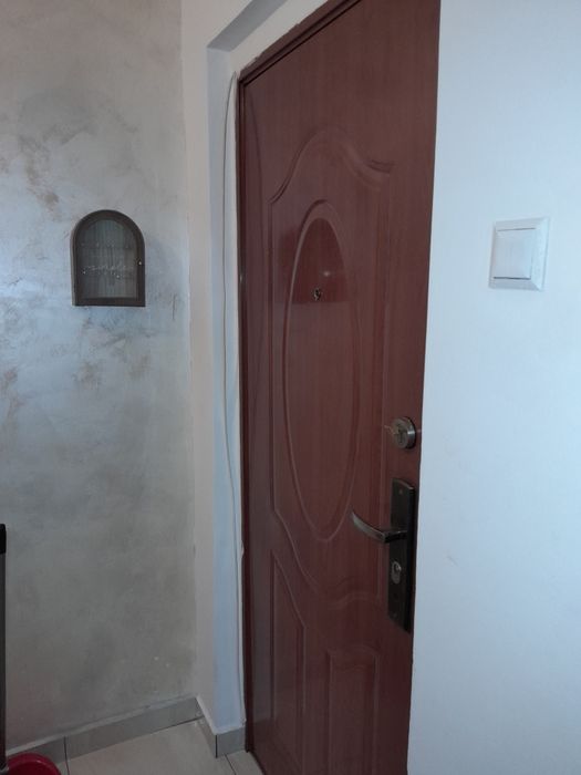 Vând ușa apartament