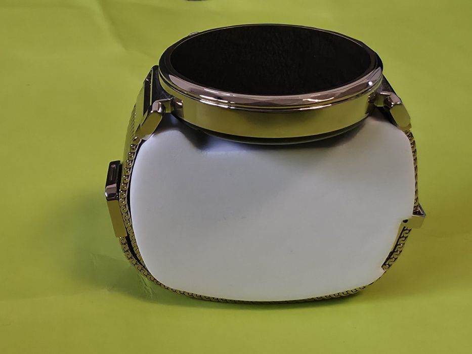 КАТО НОВ 41mm Huawei watch GT 5 Гаранция Yettel 2027г. GOLD